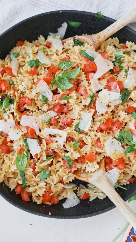 Bruschetta pasta salad